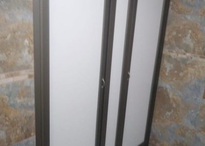 16-servicios-puerta-banÌƒo-aluminios-y-vidrios-genesis